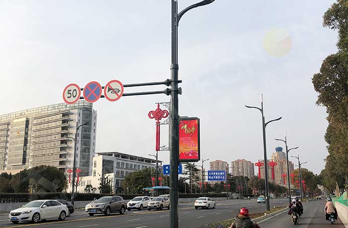 扬州高邮屏淮路P4系列LED灯杆屏应用案例