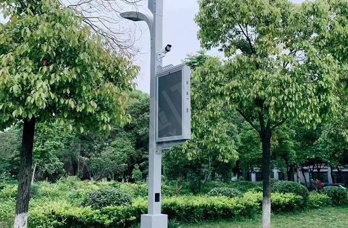 武汉工程大学LED灯杆屏项目.jpg