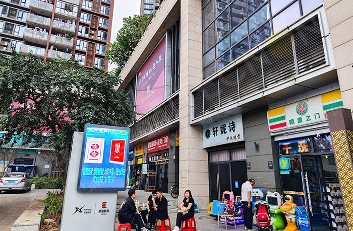 多功能LED广告机引领未来广告行业的新浪潮
